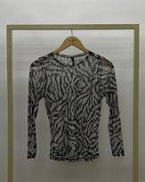 blusa-slim-tule-estampado-manga-longa-off-white-bm63100925-01