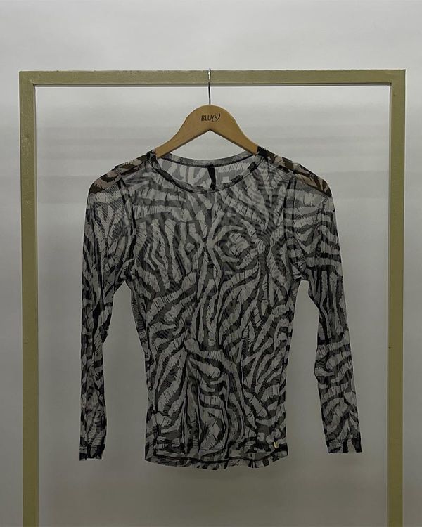 blusa-slim-tule-estampado-manga-longa-off-white-bm63100925-01