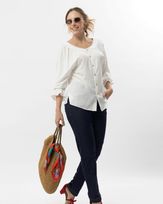 blusa-viscose-textura-decote-botao-metal-flor-off-white-bt61760725-02
