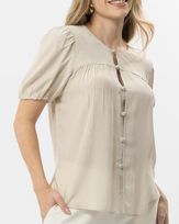 blusa-viscose-mangas-balone-e-botoes-cobertos-amarula-bt62440825-02