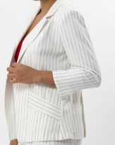 blazer-alfaiataria-risca-de-giz-com-bolsos-off-white-zt61700725_503-02