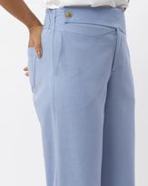 calca-reta-linho-cos-transpassado-e-botao-azul-ceu-ct61560725_724-02