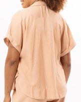 camisa-viscose-textura-com-bolsos-e-botoes-tartaruga-pessego-it61000725_1119-03