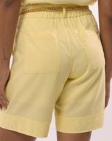 bermuda-linho-pregas-e-botoes-personalizados-amarelo--dt63440925_297-03