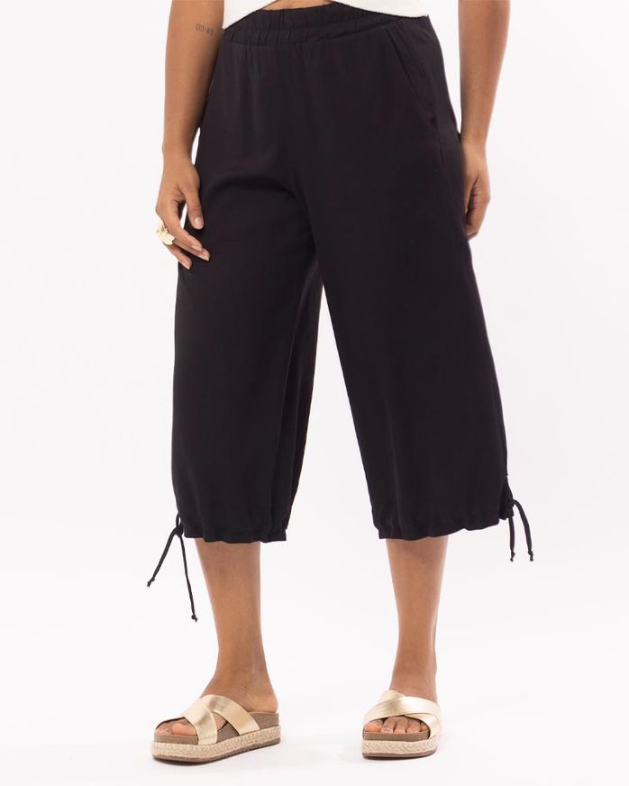 calca-pantacourt-viscose-textura-barra-com-regulagem-preto--ct63300925_265-01