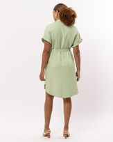 chemise-viscose-textura-detalhes-franzidos-e-botoes-tartarugas-verde--pistache-vt63380925_722-03