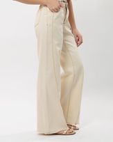 calca-wide-leg-sarja-pespontos-contrastantes-natural-ct62280825-02