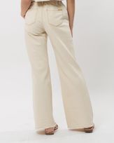 calca-wide-leg-sarja-pespontos-contrastantes-natural-ct62280825-03