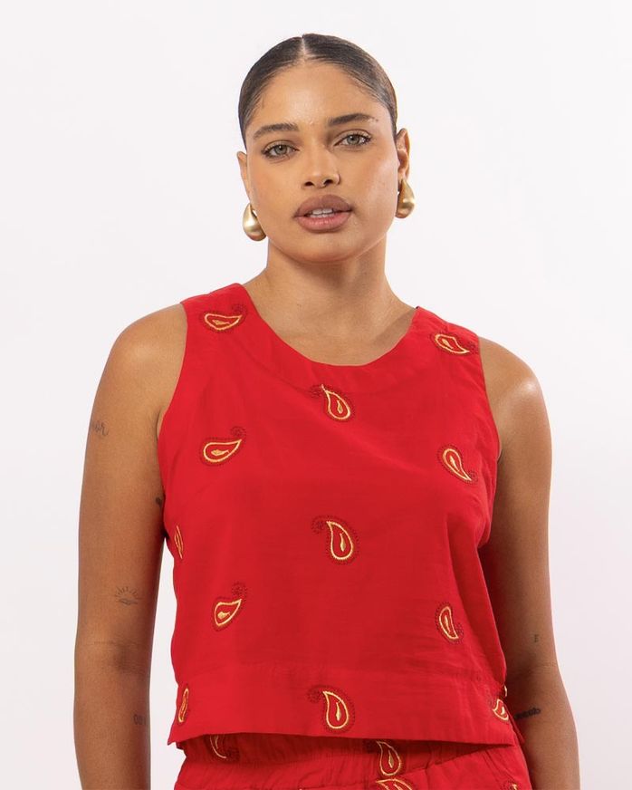 blusa-cropped-voil-bordado-paisley-vermelho--bt63941025-01