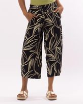 calca-pantacourt-viscose-estampa-folhagem-preto--ct63781025_265-01