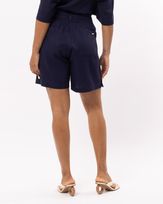 bermuda-linho-laterais-com-botoes-personalizados-e-faixa-marinho--dt63520925_331-03