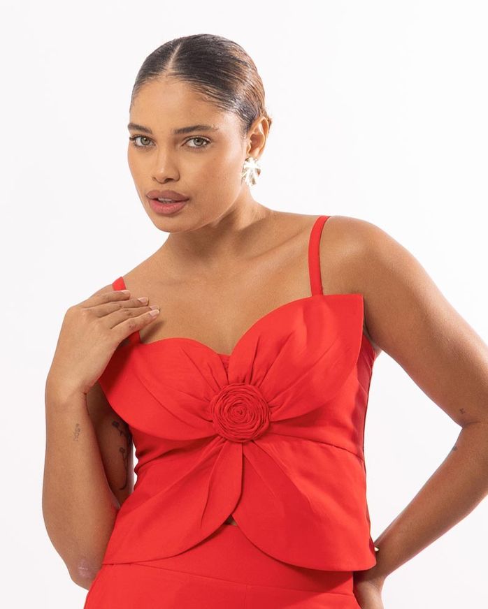 top-cropped-flor--em-alfaiataria-twill-vermelho--bt63741025_269-01