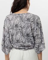 blusa-bolha-malha-algas-pb-mangas-kimono-preto--bm64341025-03