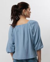 blusa-viscose-textura-com-franzidos-e-amarracao-azul--bt64861025-03