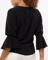 blusa-viscose-frente-babados-e-punho-flare-preto--bt62560825_265-03