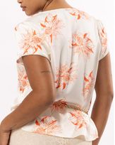 blusa-cetim-estampa-orquidea-decote-franzido-off-white-bt64801025_503-03