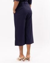 calca-pantacourt-linho-laterais-com-botoes-e-faixa-marinho--ct63500925-03