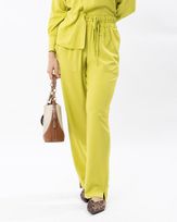 calca-comfy-viscose-twill-cos-passantes-e-cinto-verde--pistache-ct65301125-01