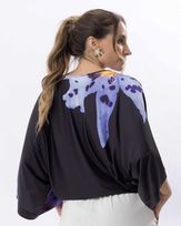 blusa-bolha-malha-estampa-orquidea-dark-mangas-kimono-estampado--bm55081125-03