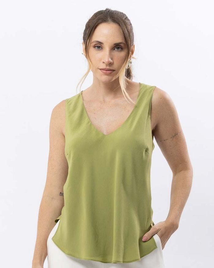 blusa-cavada-viscose-soft-decote-v-verde--bt55721225-01
