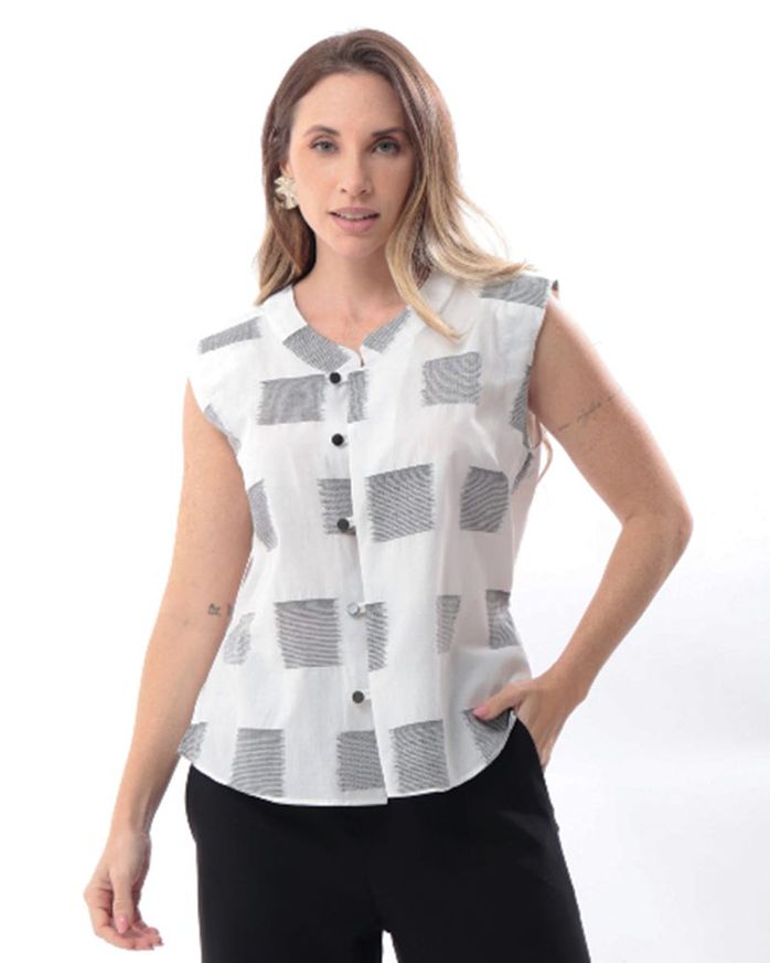 blusa-cavada-voil-bordado-botoes-contrastantes-off-white-bt55041125-01