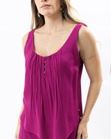 regata-viscose-textura-com-franzidos-e-botoes-tartarugas-magenta-bt55741225-02