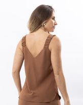 regata-alfaiataria-dobraduras-nas-alcas-marrom--bt55561225-03