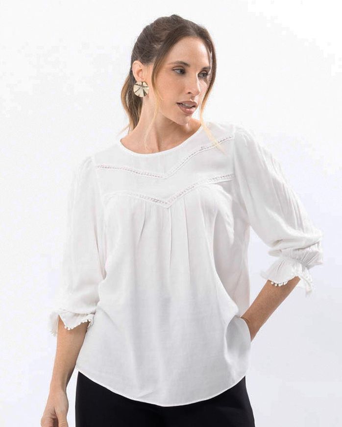 blusa-viscose-recortes-guipir-off-white-bt55221225-01
