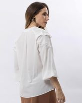 blusa-viscose-soft-entremeios-guipir-e-babados-mangas-off-white-bt55181125-03