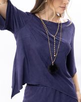 blusa-malha-suede-decote-canoa-barra-assimetrica-marinho--bm56120126_331-02