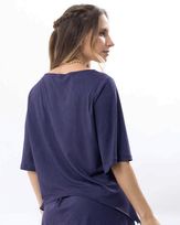 blusa-malha-suede-decote-canoa-barra-assimetrica-marinho--bm56120126_331-03