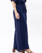 calca-pantalona-viscose-jacquard-flor-lotus-marinho--ct55781225_331-02