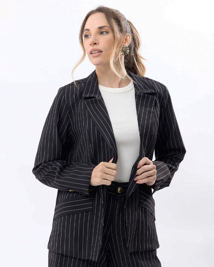 bcazer-alfaiataria-risca-de-giz-com-bolsos-preto--zt55801225-01