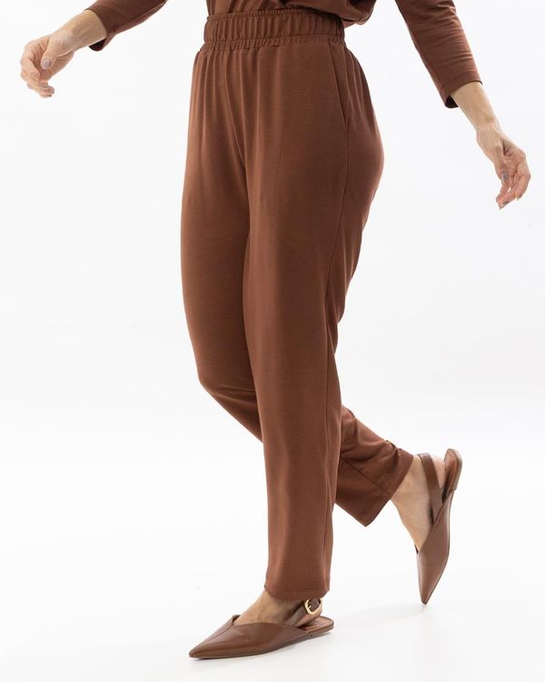 calca-comfy-reta-malha-gloss-marrom--cm41260624-01