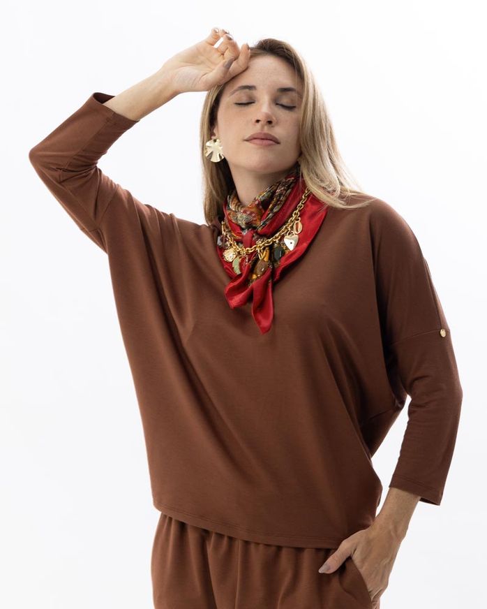 blusa-bolha-malha-gloss-manga-deslocada-marrom--bm41240624-01