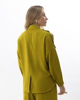 camisa-assimetrica-alfaiataria-dobraduras-nos-ombros-verde--pistache-it55341225-03