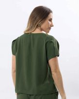 blusa-alfaiataria-frente-assimetrica-botoes-organicos-verde--bt55301225-03