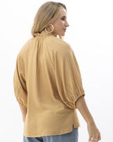 blusa-tecido-textura-gola-babado-e-botoes-cobertos-amarula-bt56220126-03