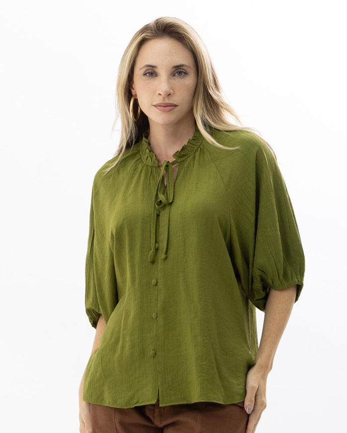 blusa-tecido-textura-gola-babado-e-botoes-cobertos-verde--bt56220126-01
