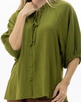 blusa-tecido-textura-gola-babado-e-botoes-cobertos-verde--bt56220126-02