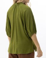blusa-tecido-textura-gola-babado-e-botoes-cobertos-verde--bt56220126-03