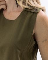 blusa-cropped-linho-botoes-tartaruga-verde--bt56900226-02