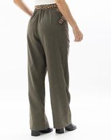 calca-reta-linho-bolsos-utilitarios-verde--ct56000126-03