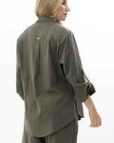 camisa-utilitaria-linho-botoes-tartaruga-verde--it55980126-03