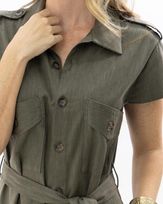 chemise-reto-utilitario-linho-bolsos-e-botoes-tartaruga-verde--vt56040126-02
