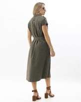 chemise-reto-utilitario-linho-bolsos-e-botoes-tartaruga-verde--vt56040126-03