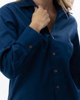camisa-tricoline-com-abertura-costas-e-botoes-madreperolas-petroleo--it57020226
