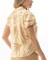 blusa-crepe-estampado-decote-assimetrico-e-botoes-ombros-creme-bt57320226-03