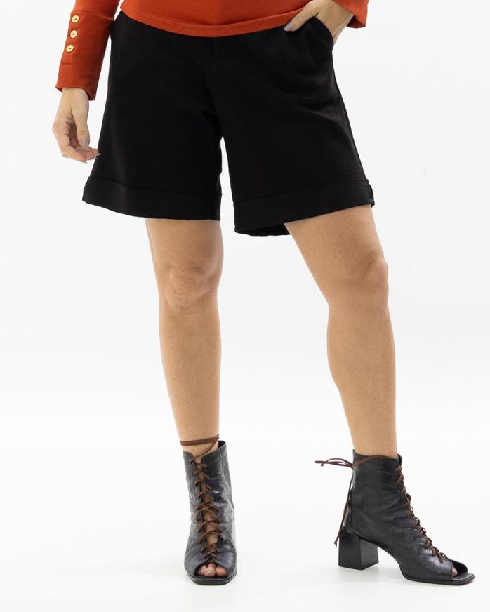 bermuda-suede-com-bolsos-e-botao-coberto-preto--dt56940226-01