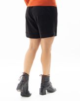 bermuda-suede-com-bolsos-e-botao-coberto-preto--dt56940226-03